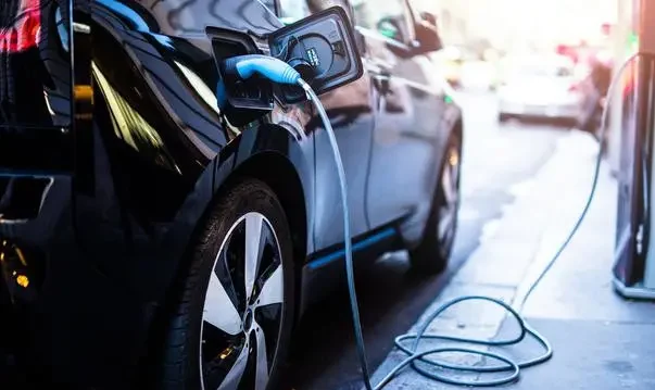Looking to Buy an Electric Car? Learn About Its Battery First